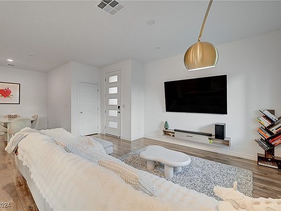 3rd image of 600 N Carriage Hill Dr #1179