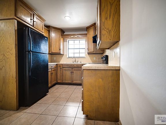 2nd image of 1120 Robinhood St #D