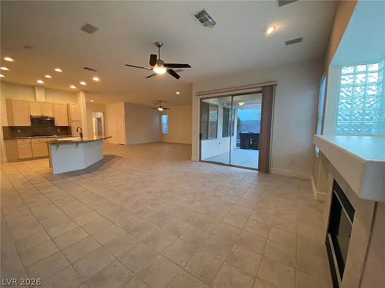 386 Apple River Ct — Photo 10