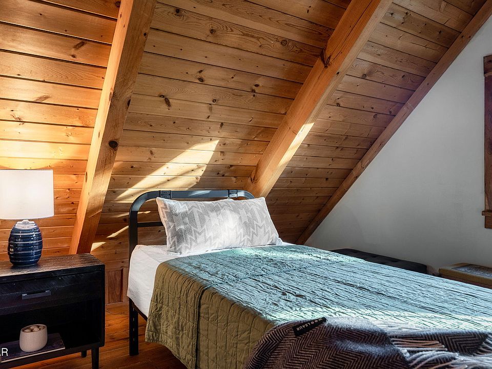 34th image of 1008 Walini Way