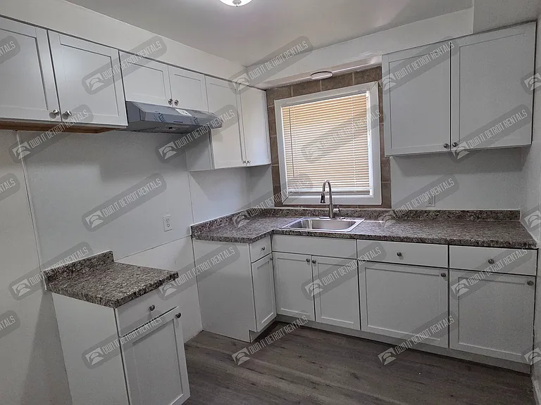 2944 Ewald Cir — Photo 18
