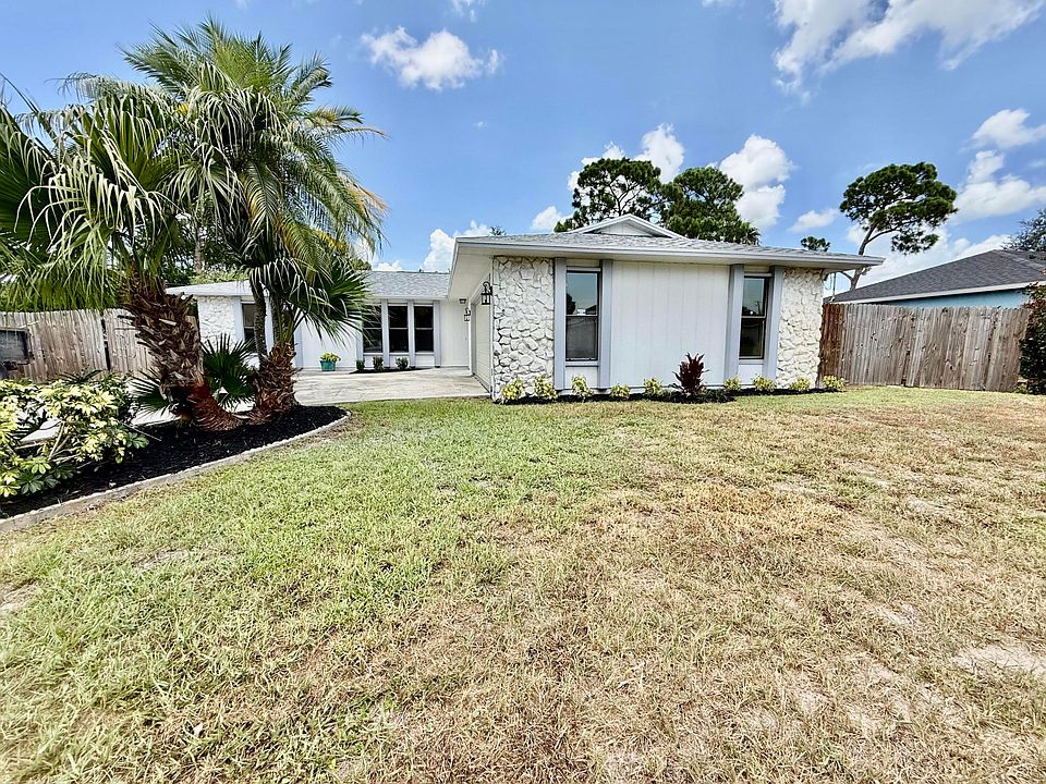 1st image of 118 NW Carmelite Street