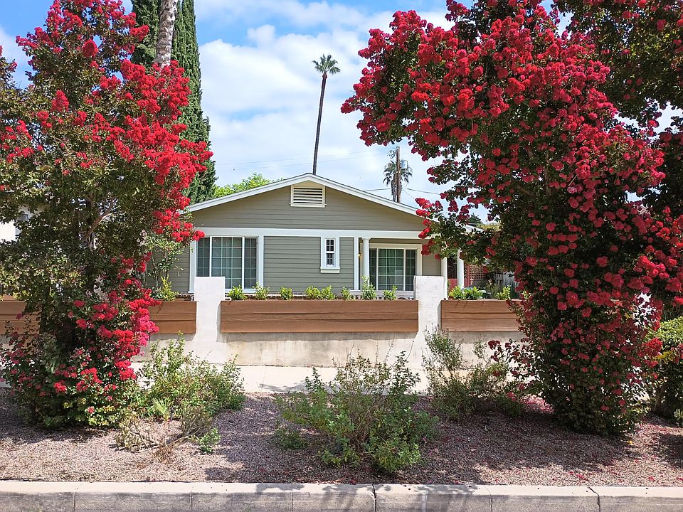 4137 Edenhurst with the Crape Myrtles in boom