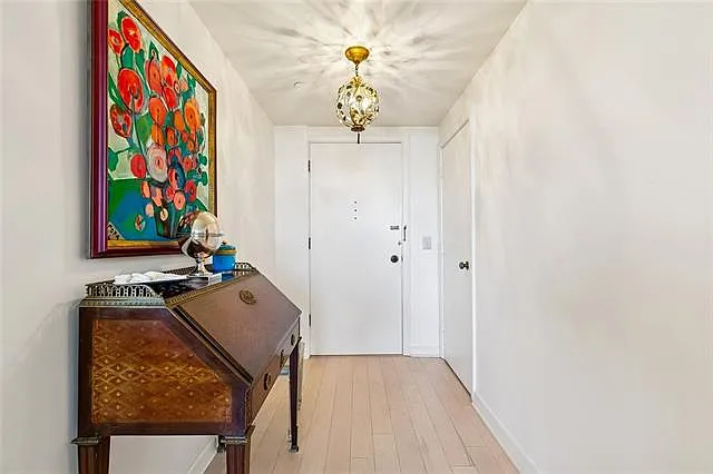 2100 Saint Charles Ave #5M — Photo 2