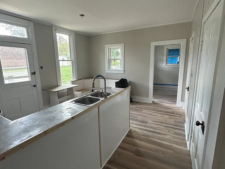 1100 Lowell St — Photo 8
