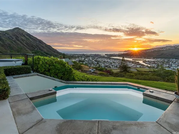 1004 Hanohano Way, Honolulu, HI 96825