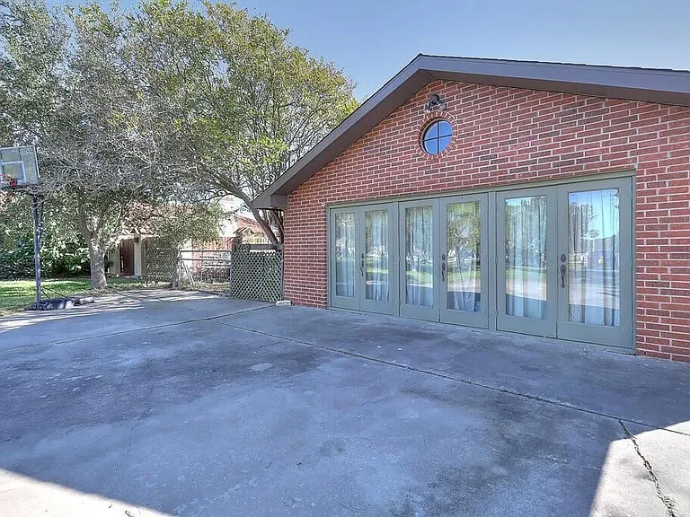 3417 Newcastle Dr — Photo 25