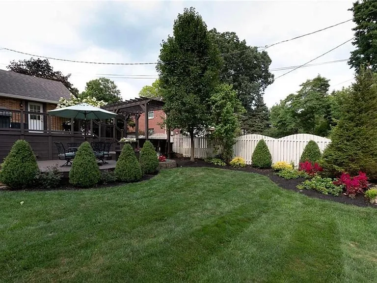 256 Castle Dr — Photo 46