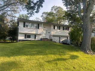 122 Sheridan St, Brentwood, NY 11717