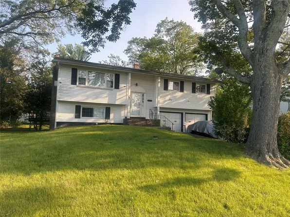122 Sheridan Street, Brentwood, NY 11717