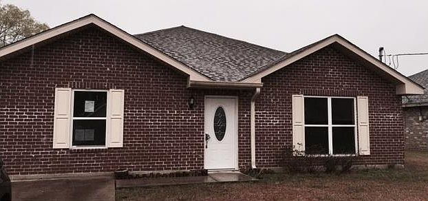 1st image of 621 Camellia Ave