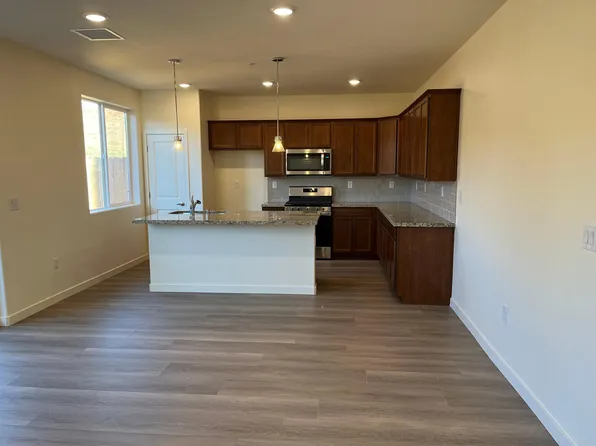 4905 Cavestone Rd, Sun Valley, NV 89433