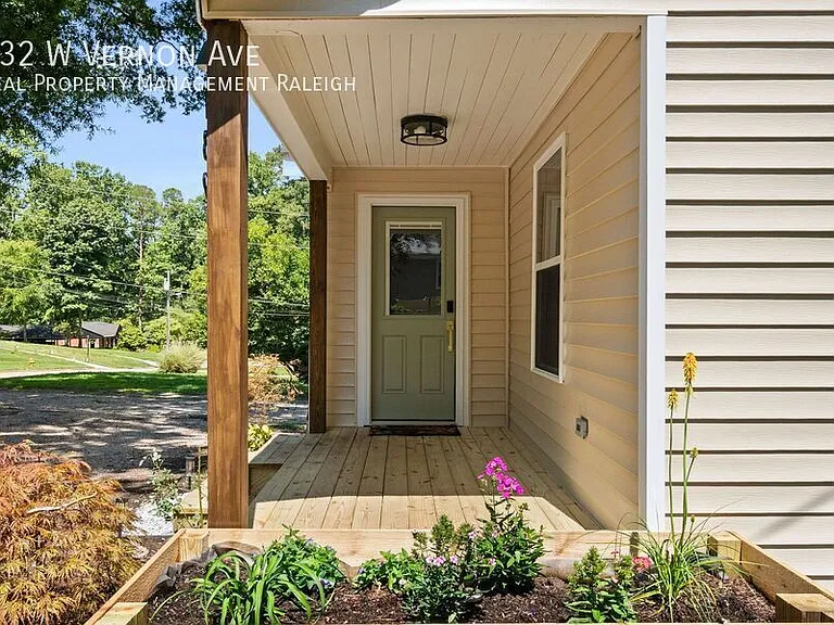 132 W Vernon Ave — Photo 4