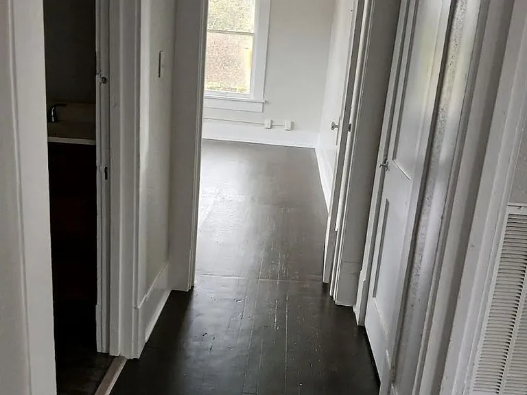 127 E Herndon St — Photo 2