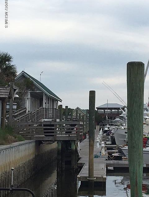 2nd image of Dock B-7 Transom Row