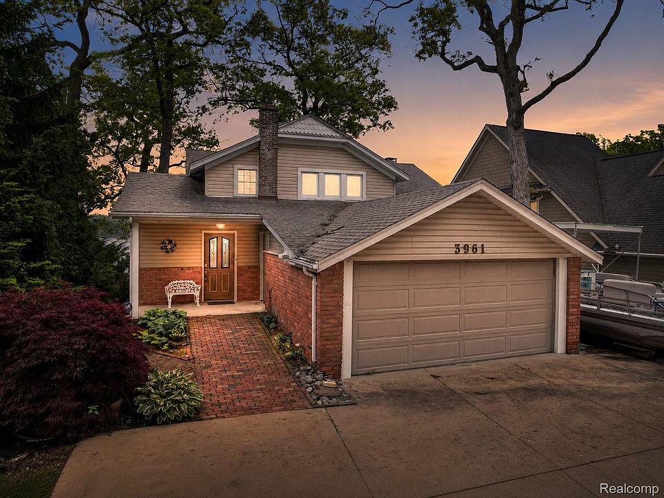 1st image of 3961 Lakewood Dr