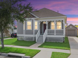 4509 S Live Oaks Cir, Galveston, TX 77550
