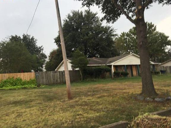 4th image of 1738 Park Circle Dr