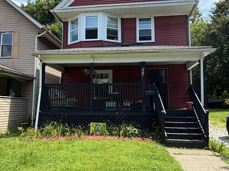 879 Chalker St — Photo 1
