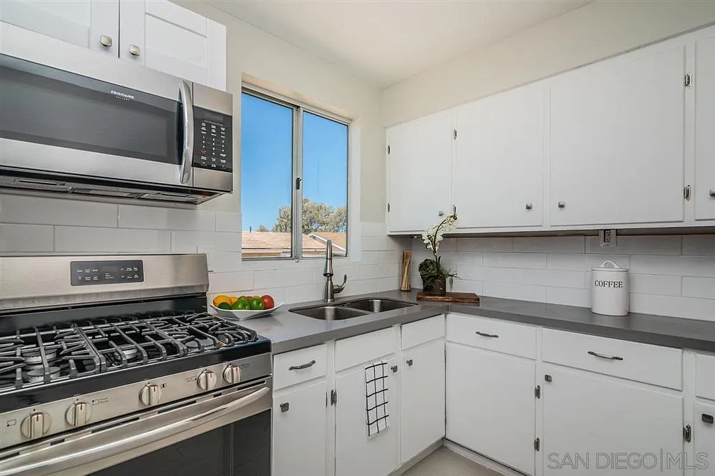 2 bed, 950 sqft, $3,000 — Photo 4