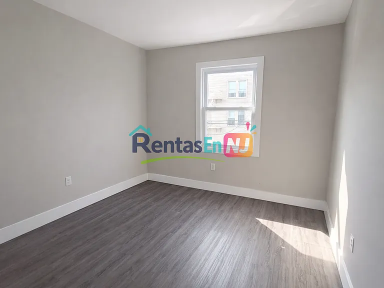 494 S 18th St #3D — Photo 6