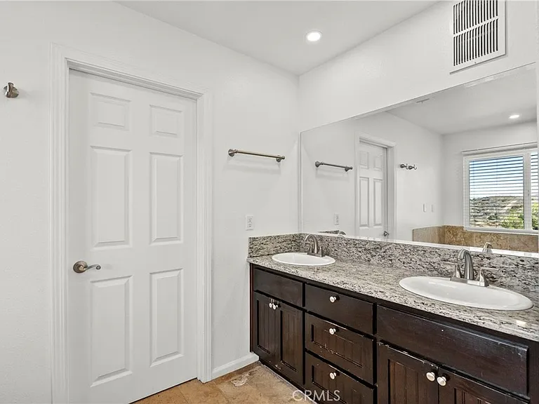 1138 Lakeview Dr — Photo 49