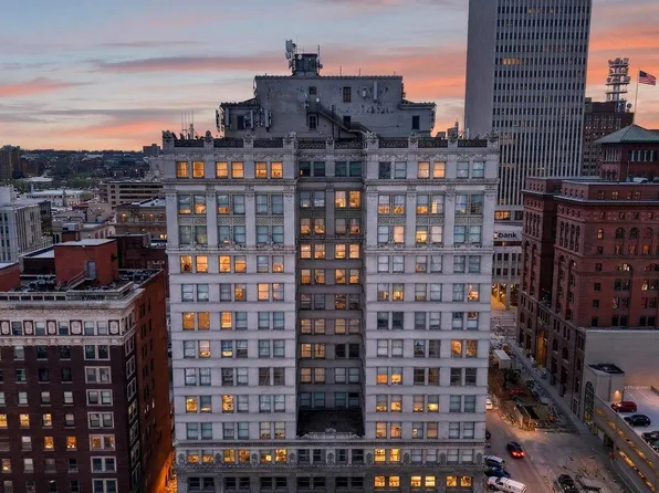 300 S 16th St APT 705, Omaha, NE 68102