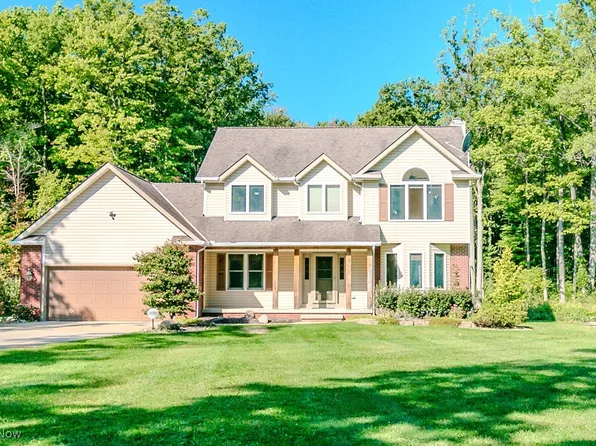 8060 Autumn Dr, Chardon, OH 44024