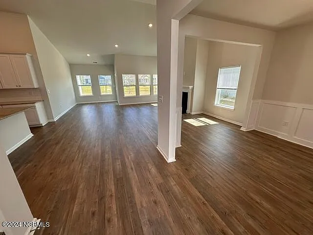 3 bed, 2.0 bath, 2037 sqft, $2,550 — Photo 2