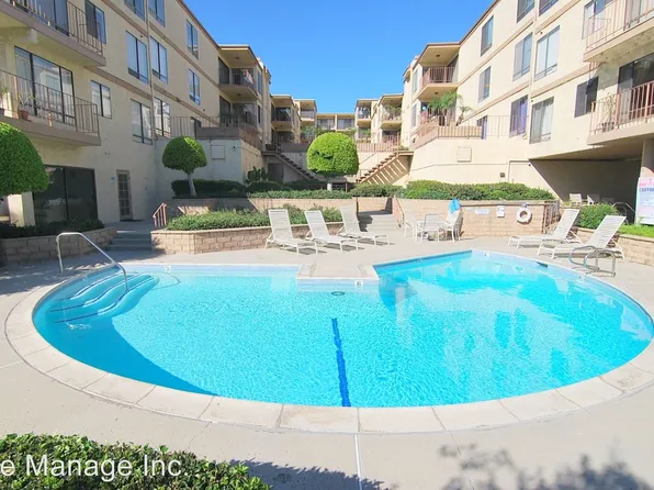 2722 E 20th St APT 302, Signal Hill, CA 90755