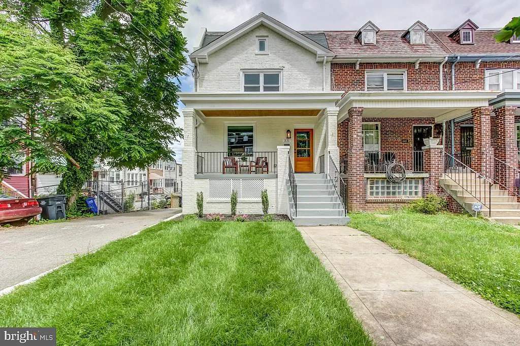 331 Emerson St NW photo 1