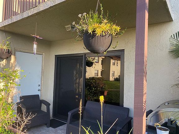 4th image of 425 NW 210th St APT 105
