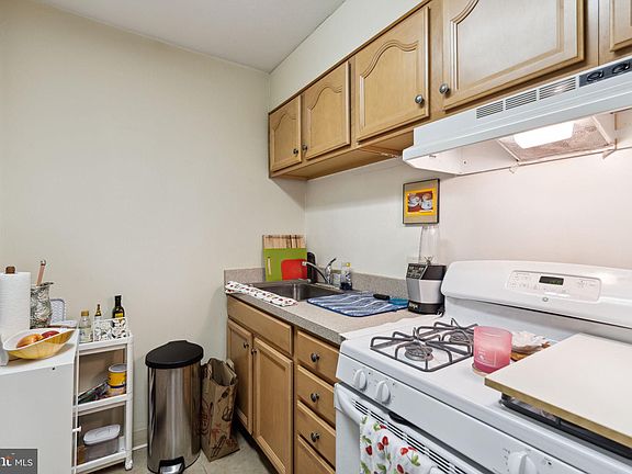 3rd image of 604 S Washington Sq #36-1804