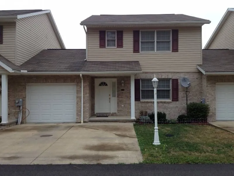 146 Donna Ave photo 1