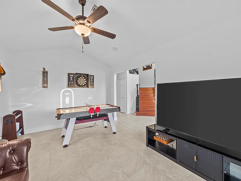 2400 Seaford Dr — Photo 11
