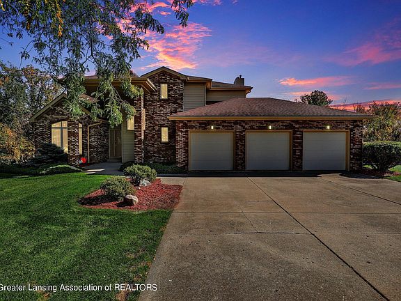 2nd image of 3318 E Broadmoor Dr