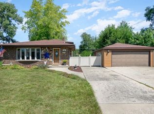 91 Rosewood Ln, Chicago Heights, IL 60411