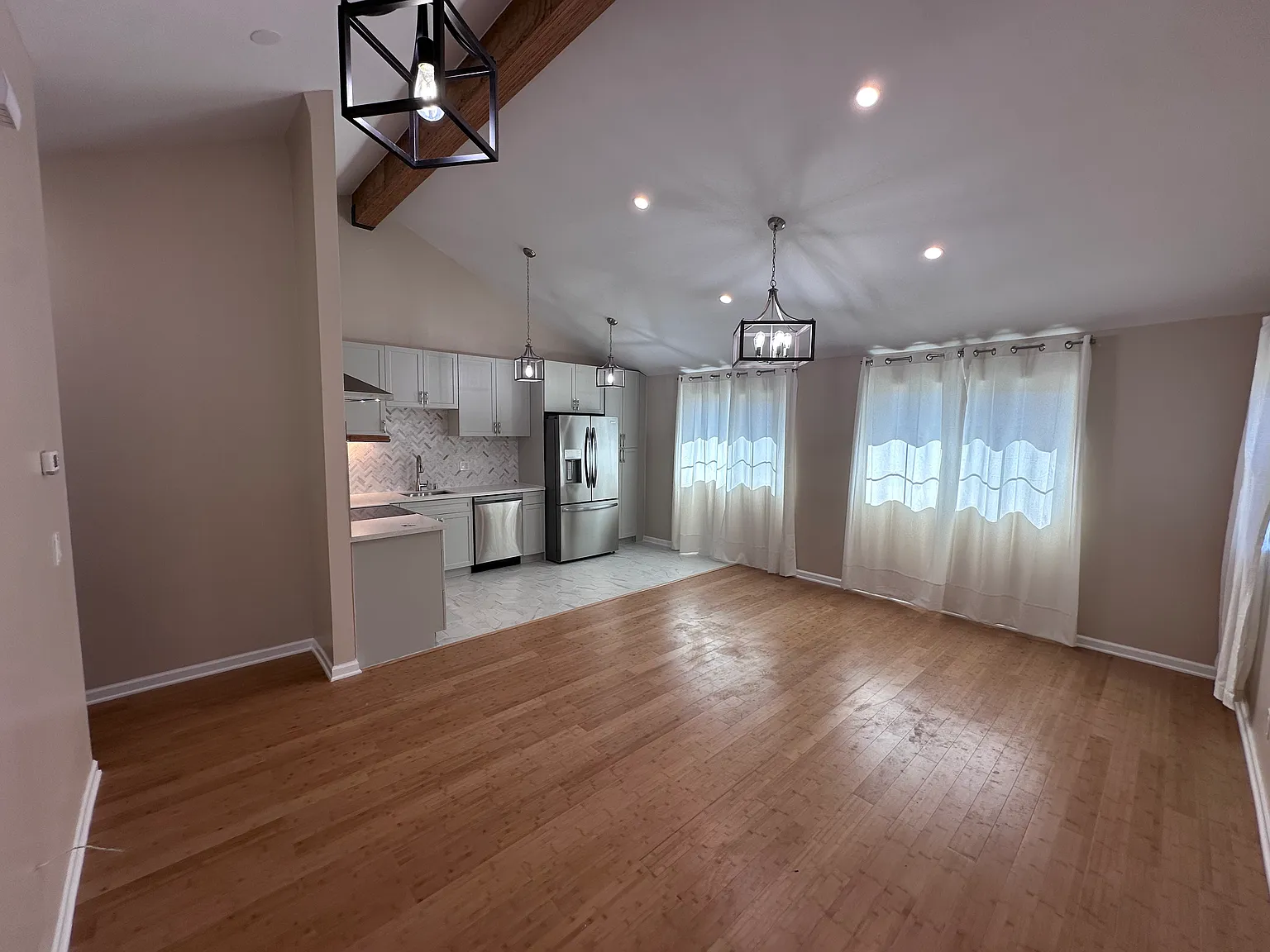 6958 Noble Ave — Photo 2