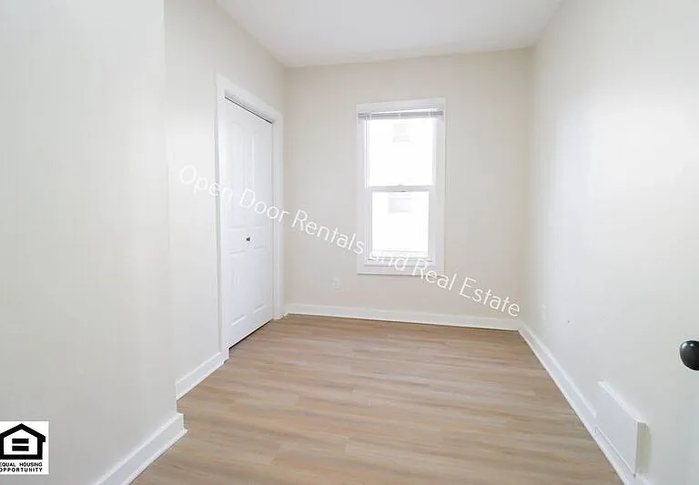 2323 Fox Ave — Photo 10