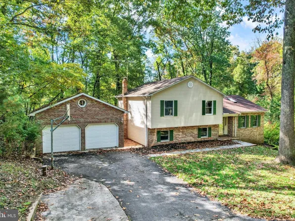 5005 Michaels Meadow Dr, Hampstead, MD 21074