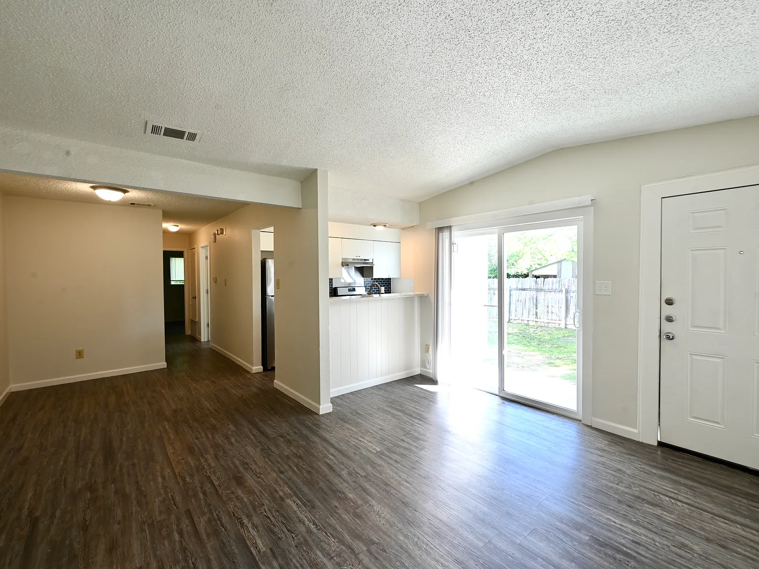 2 bed, 850 sqft, $1,550 — Photo 3