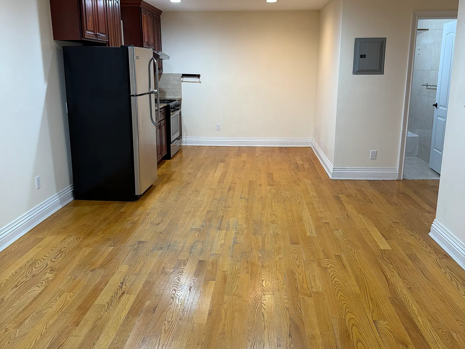 185th St, Fresh Meadows — Photo 1