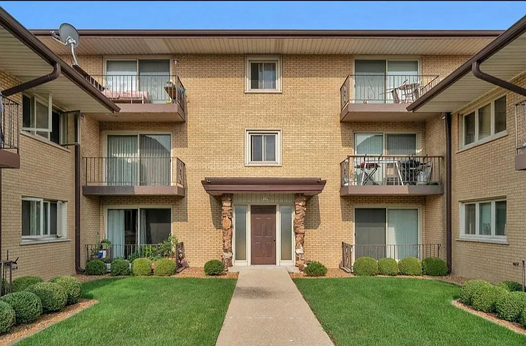 2 bed, 1100 sqft, $1,950 — Photo 1