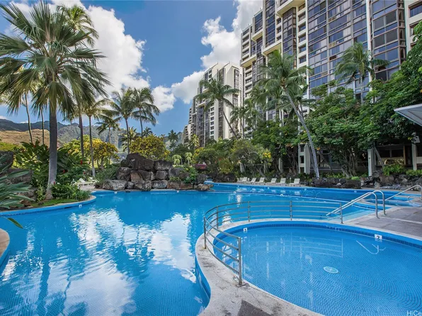 501 Hahaione St #6L, Honolulu, HI 96825