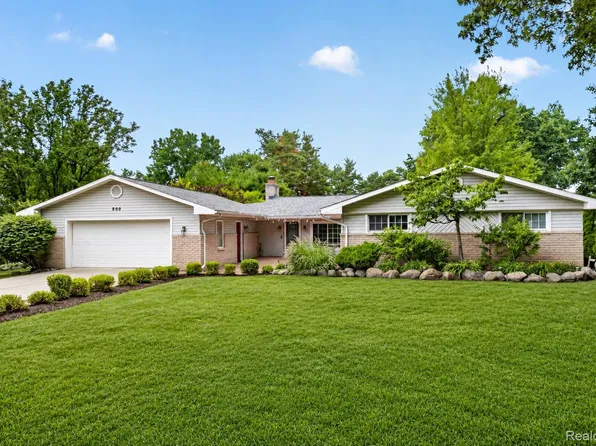 800 Hinford Ave, Lake Orion, MI 48362