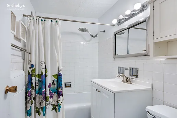 Sold by Sotheby's International Realty | media 8