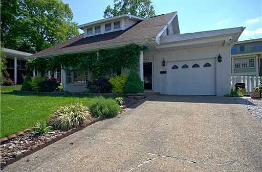 2nd image of 902 Somerset Dr