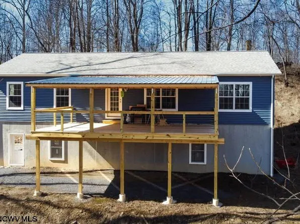 3352 Beverly Pike, Grafton, WV 26354