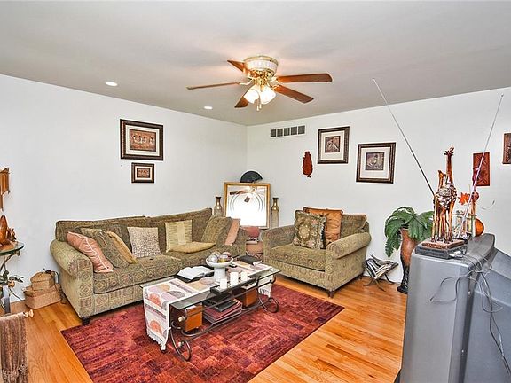 4th image of 2781 Carolyn Dr SE