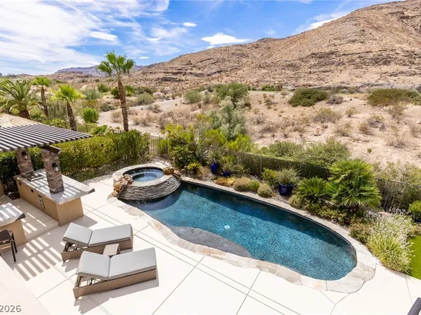 2939 Red Arrow Dr, Las Vegas, NV 89135